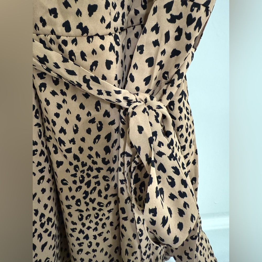 Pink lily leopard printed romper - Picture 6 of 14